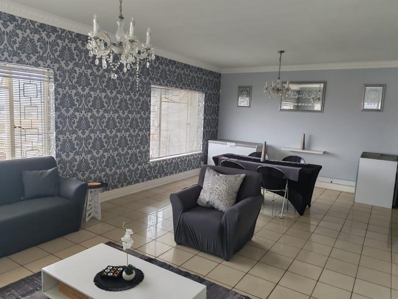 4 Bedroom Property for Sale in Parkside Eastern Cape